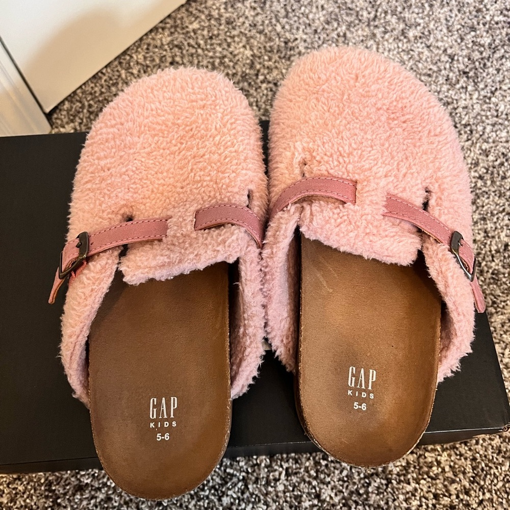 GAP Kids Sherpa Pink Fuzzy Slide-ons